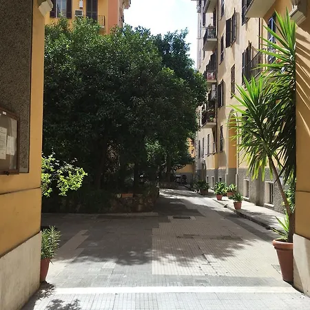 Daphne Domus * Rome